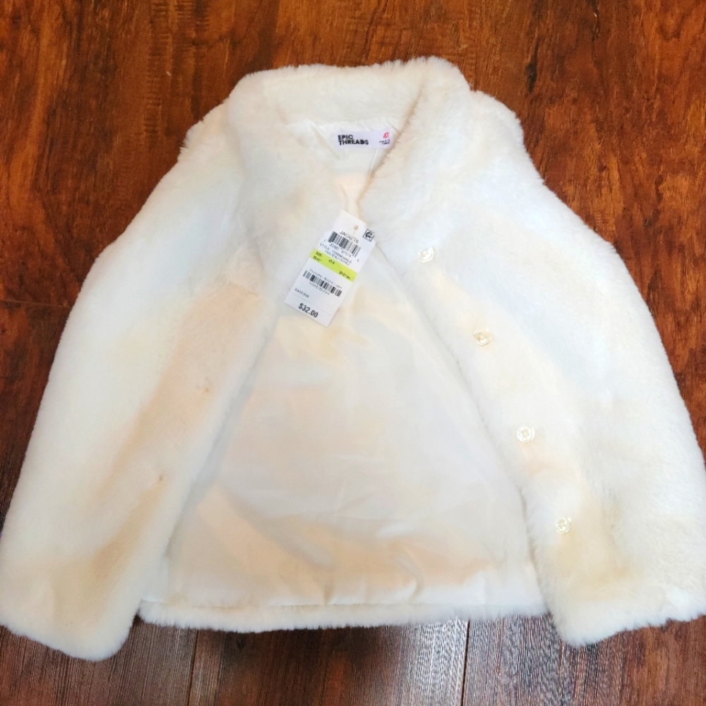 NWT Girls Size 4t faux fur white vest